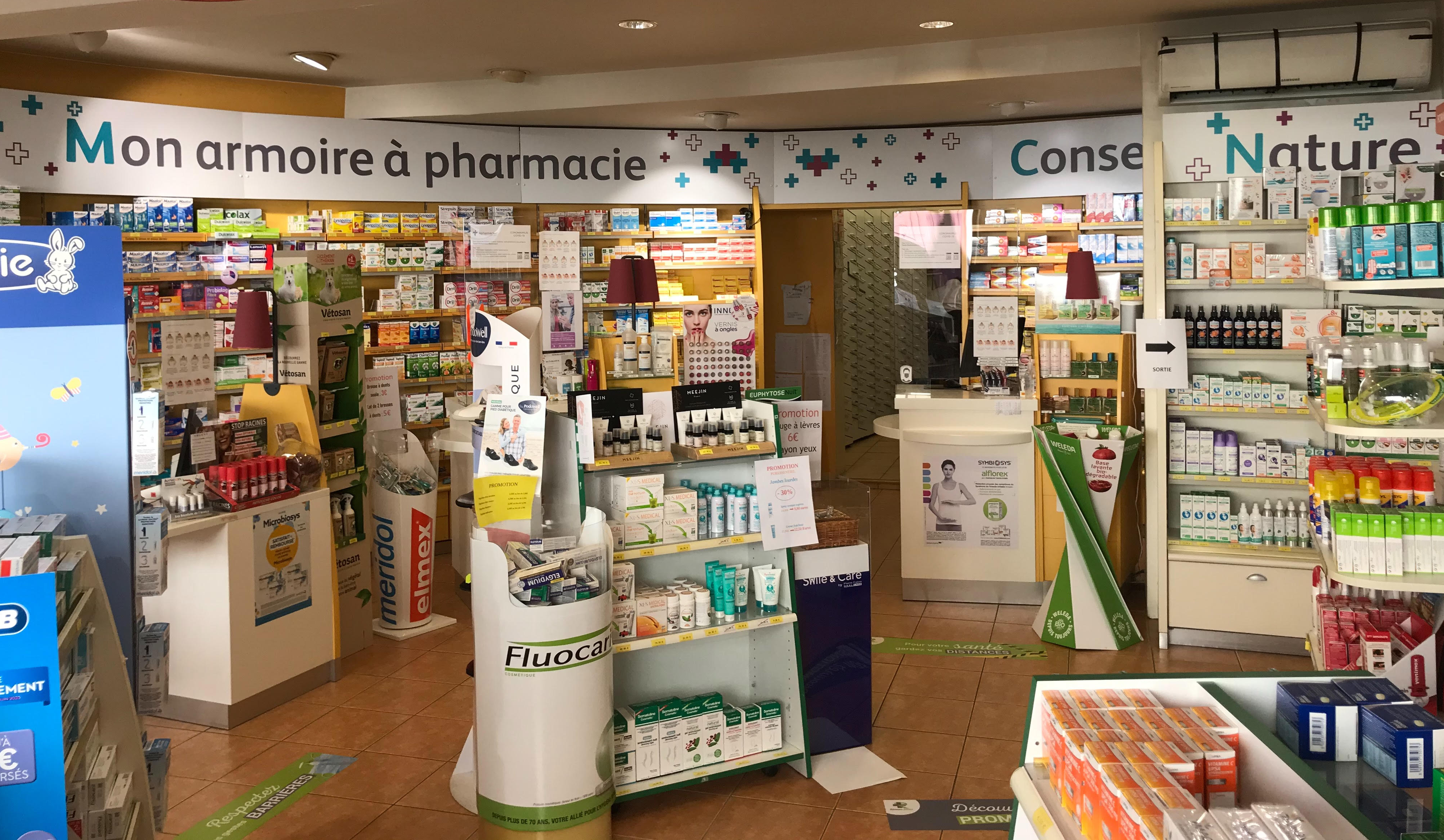Nouvelle pharmacie principale à La Chartre-sur-le-Loir, France