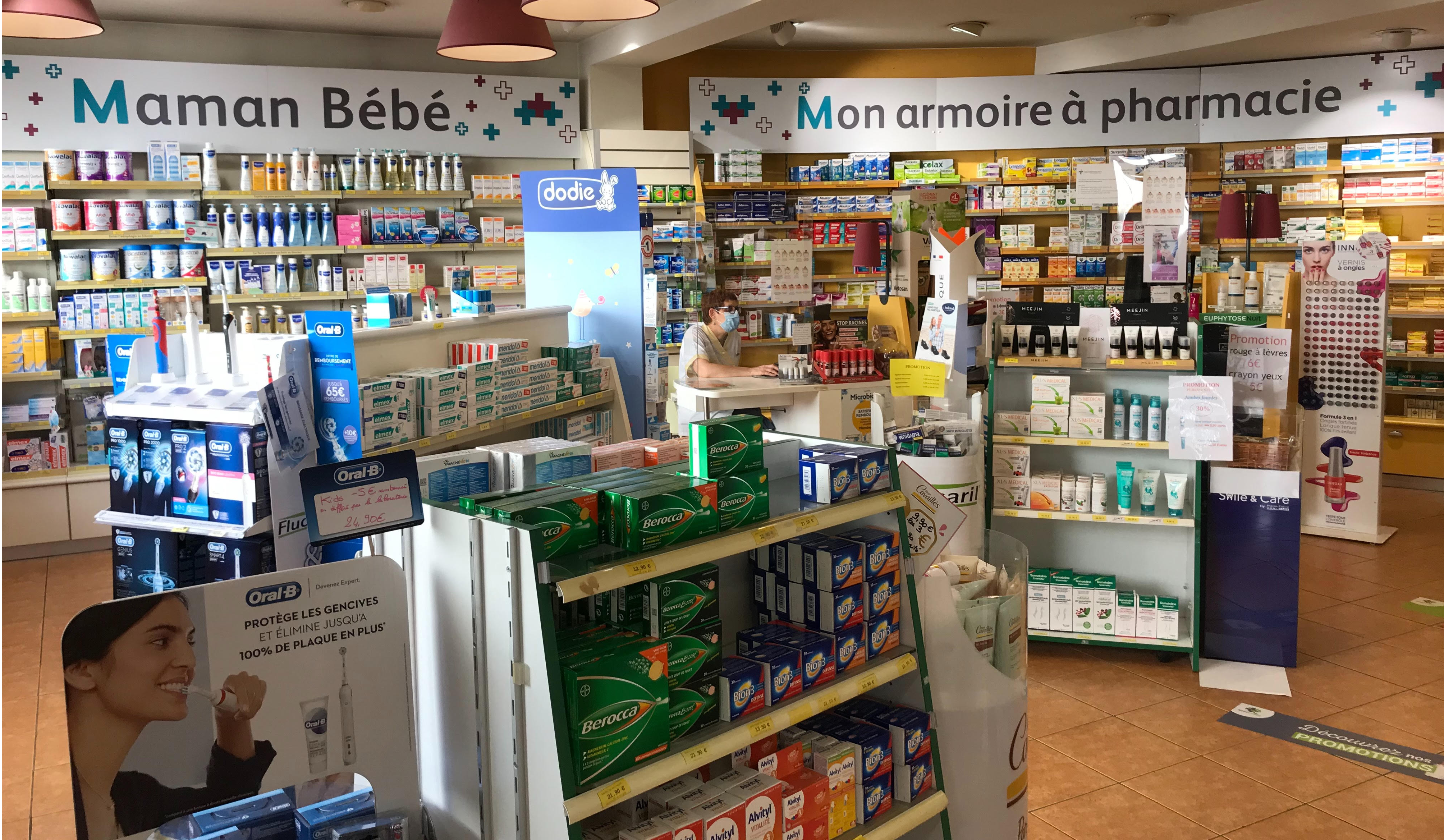 Nouvelle pharmacie principale à La Chartre-sur-le-Loir, France